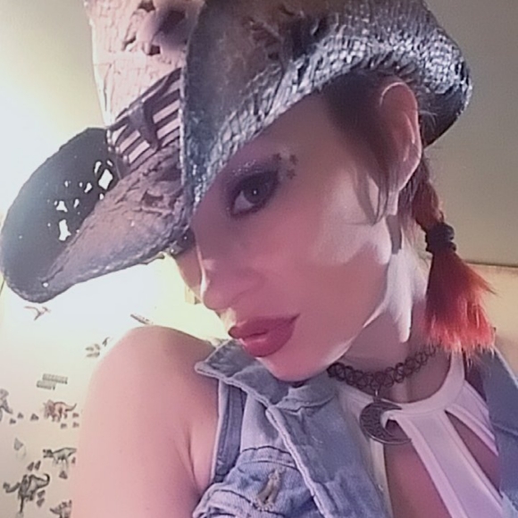 Meet your Posher, Kelly - Picture 8 of 8